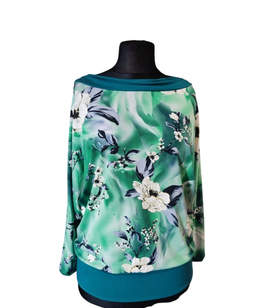 Zielona bluzka kimono z marszczonym dekoltem - wzór w kwiaty